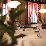 Posthotel فندق